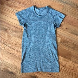 Lululemon fitted short sleeve workout top